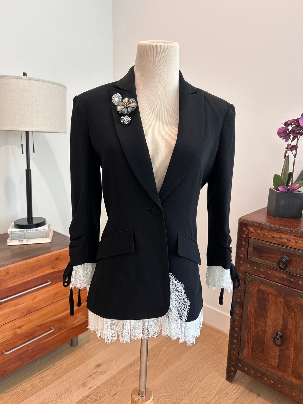 Cinq à Sept Roxie Blazer Rare Size 00 Black Ivory Lace NWT orig $695